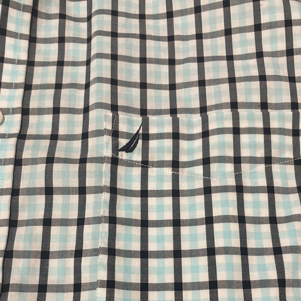 Men’s Nautica short sleeve button-up - Picture 3 of 4